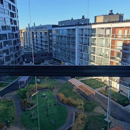 New Studio Cherry Near Helsinki Airport In Kivistoe Vantaa Kültér fotó